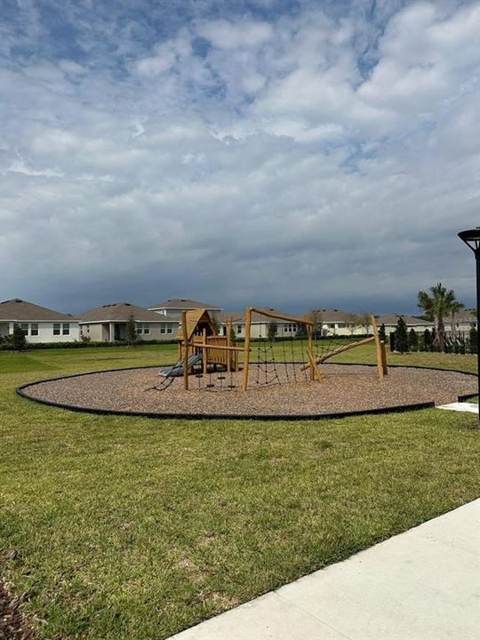 For Rent: $2,950 (5 beds, 2 baths, 2986 Square Feet)
