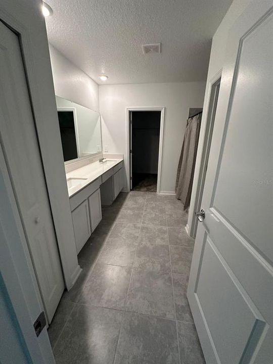 For Rent: $2,950 (5 beds, 2 baths, 2986 Square Feet)