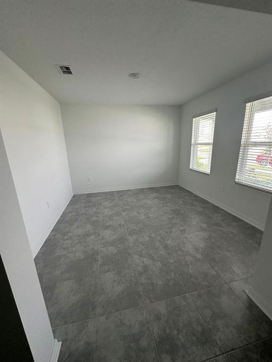 For Rent: $2,950 (5 beds, 2 baths, 2986 Square Feet)