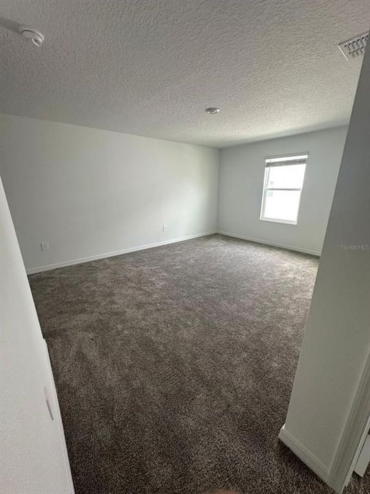 For Rent: $2,950 (5 beds, 2 baths, 2986 Square Feet)