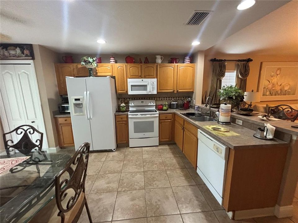 В аренду: $2,200 (3 спален, 2 ванн, 1275 Квадратных фут)
