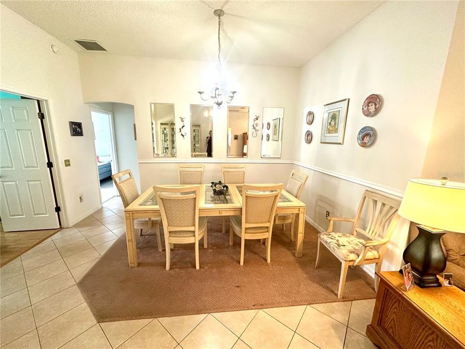 For Sale: $325,000 (2 beds, 2 baths, 1588 Square Feet)