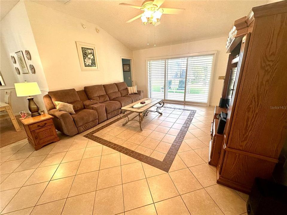 For Sale: $325,000 (2 beds, 2 baths, 1588 Square Feet)