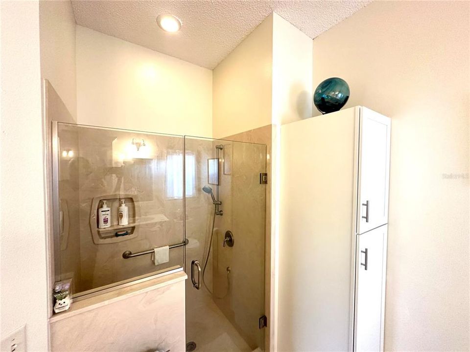 For Sale: $325,000 (2 beds, 2 baths, 1588 Square Feet)