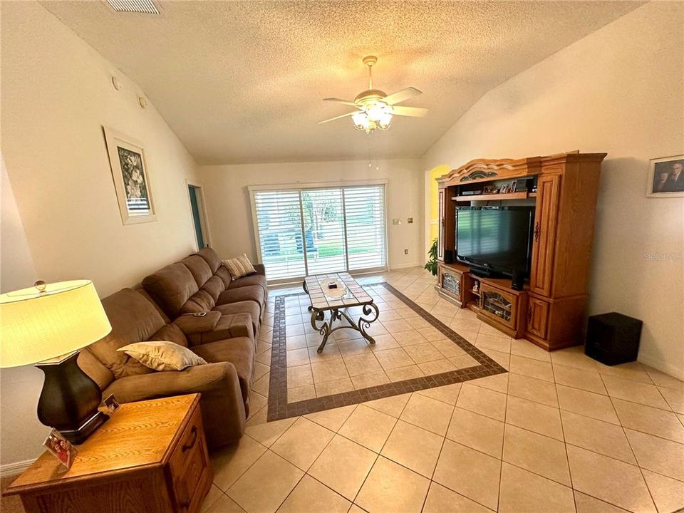 For Sale: $325,000 (2 beds, 2 baths, 1588 Square Feet)