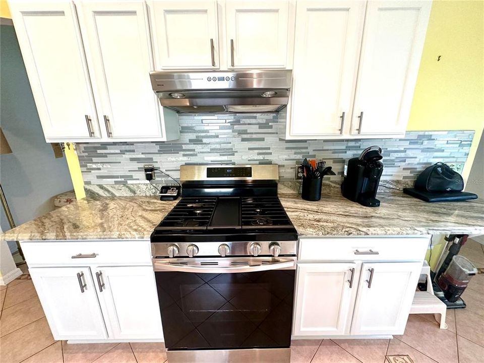 For Sale: $325,000 (2 beds, 2 baths, 1588 Square Feet)