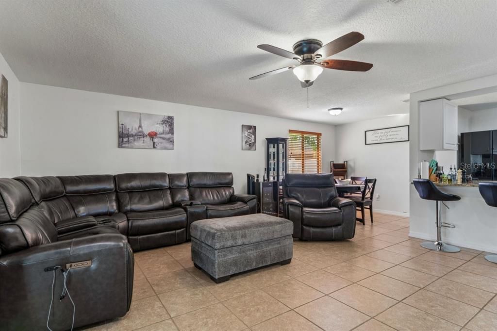 En Venta: $509,999 (3 camas, 2 baños, 1347 Pies cuadrados)
