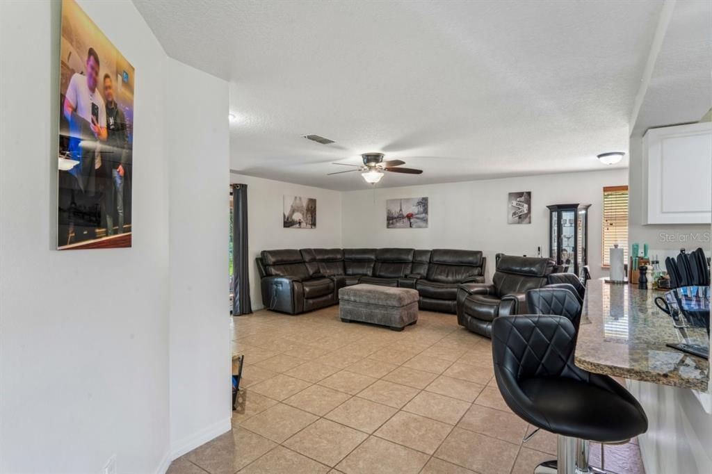 En Venta: $509,999 (3 camas, 2 baños, 1347 Pies cuadrados)
