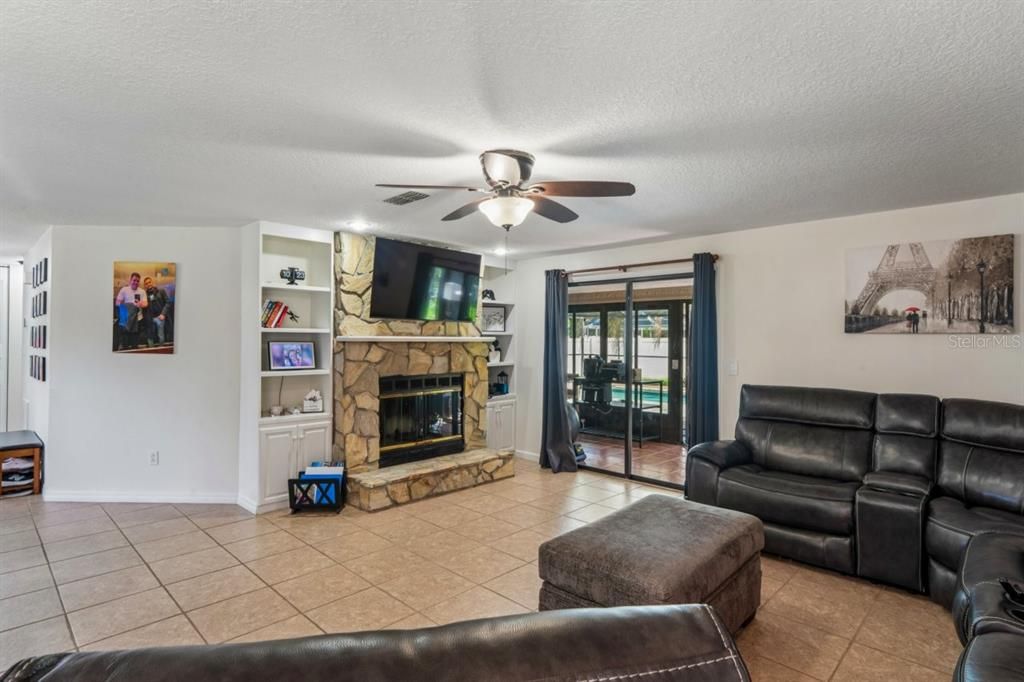 En Venta: $509,999 (3 camas, 2 baños, 1347 Pies cuadrados)