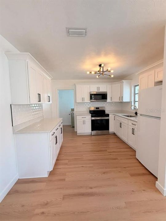 For Rent: $2,500 (3 beds, 1 baths, 1100 Square Feet)