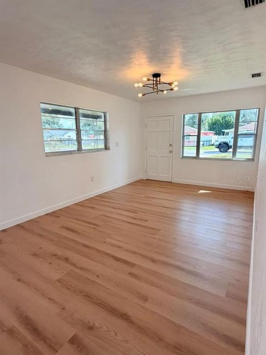 For Rent: $2,500 (3 beds, 1 baths, 1100 Square Feet)