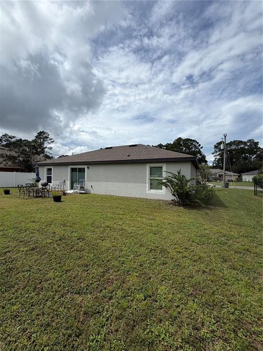 For Sale: $265,000 (3 beds, 2 baths, 1270 Square Feet)