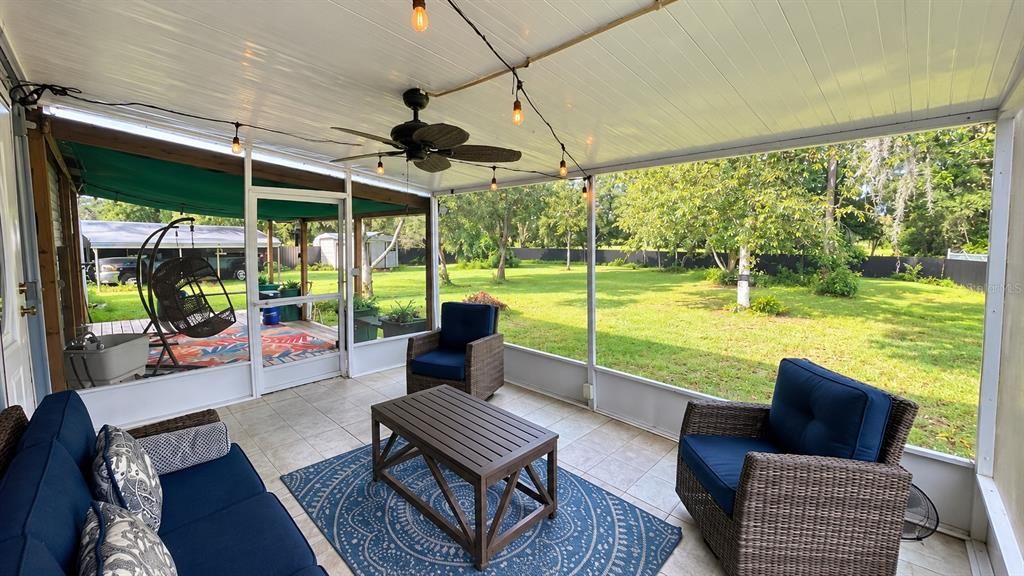 For Sale: $299,900 (3 beds, 3 baths, 1932 Square Feet)