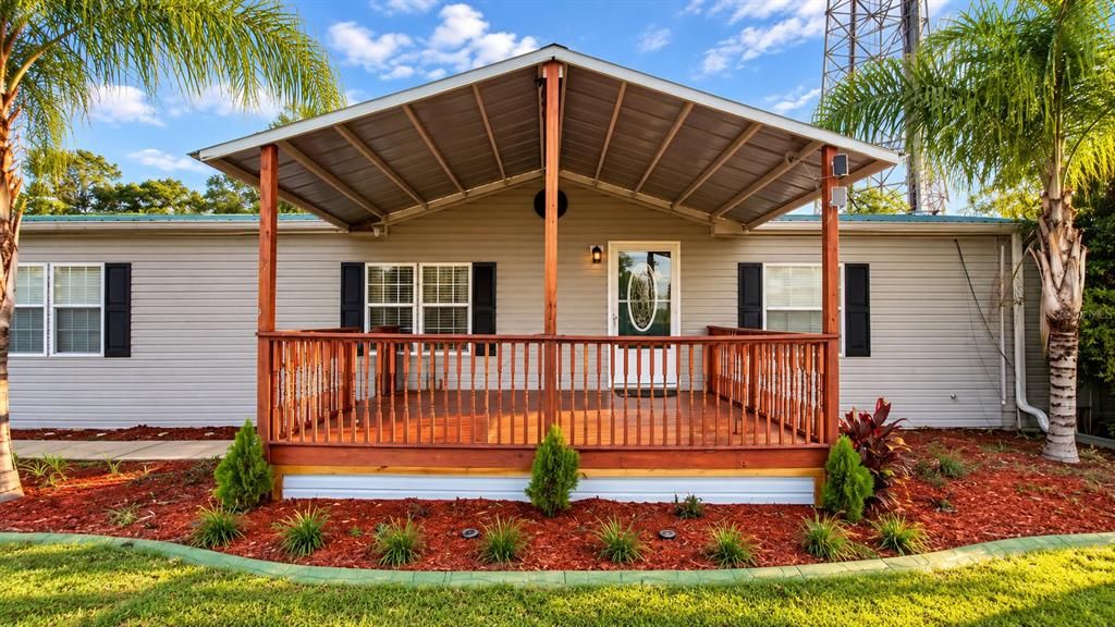 For Sale: $299,900 (3 beds, 3 baths, 1932 Square Feet)