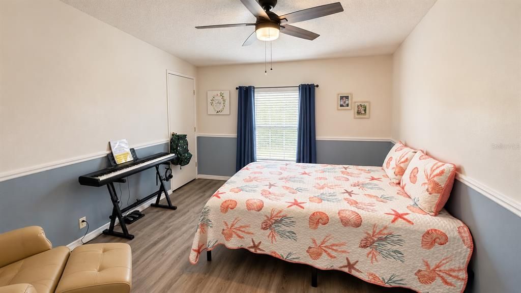 For Sale: $299,900 (3 beds, 3 baths, 1932 Square Feet)