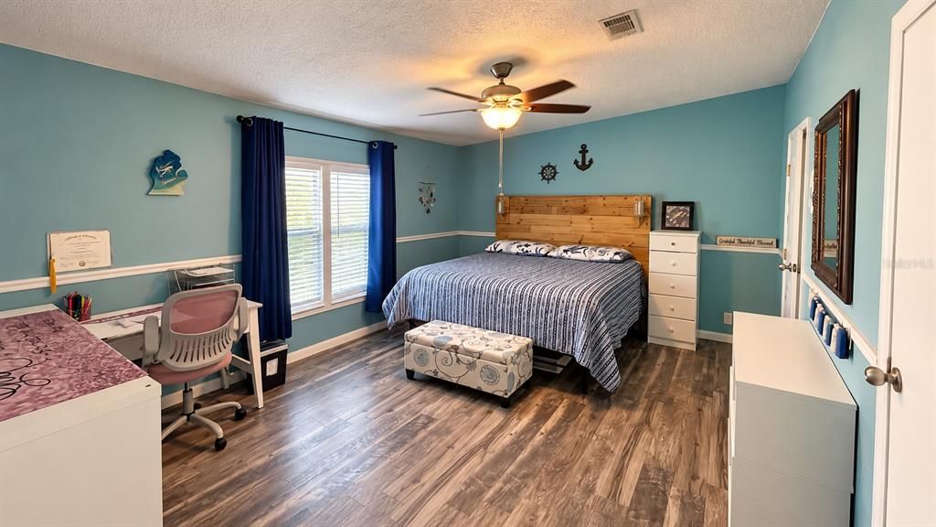 For Sale: $299,900 (3 beds, 3 baths, 1932 Square Feet)