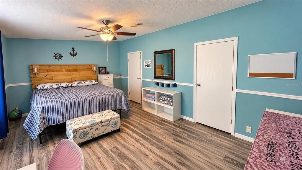 For Sale: $299,900 (3 beds, 3 baths, 1932 Square Feet)