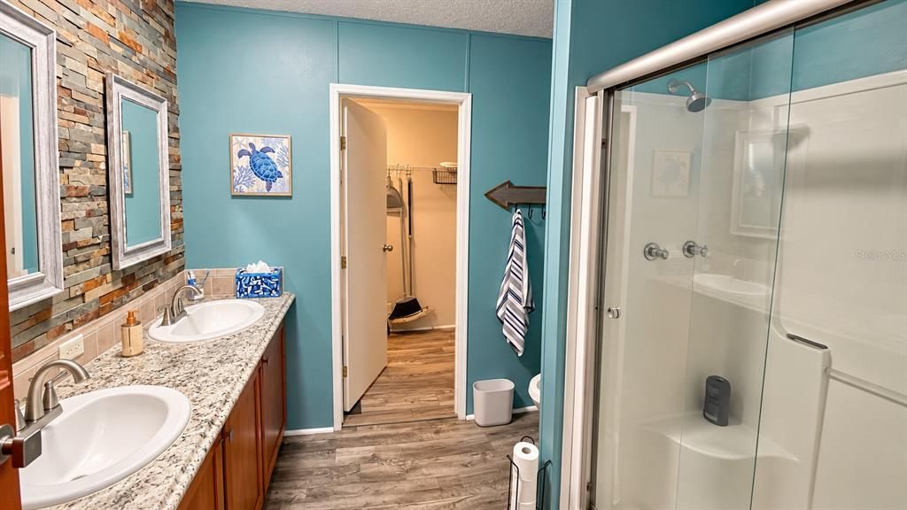 For Sale: $299,900 (3 beds, 3 baths, 1932 Square Feet)
