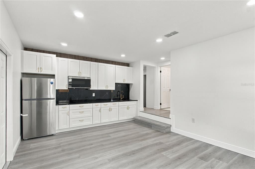 For Sale: $630,000 (9 beds, 6 baths, 3143 Square Feet)