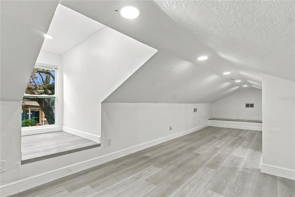 For Sale: $630,000 (9 beds, 6 baths, 3143 Square Feet)