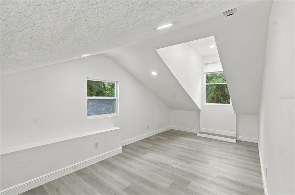 For Sale: $630,000 (9 beds, 6 baths, 3143 Square Feet)