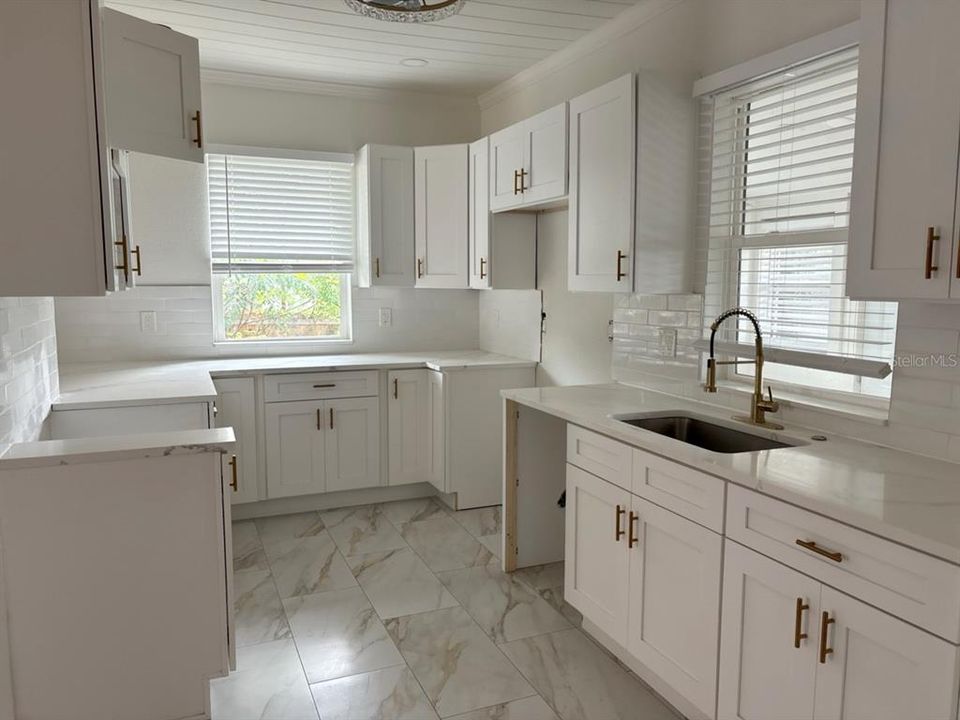 На продажу: $369,900 (3 спален, 2 ванн, 1461 Квадратных фут)