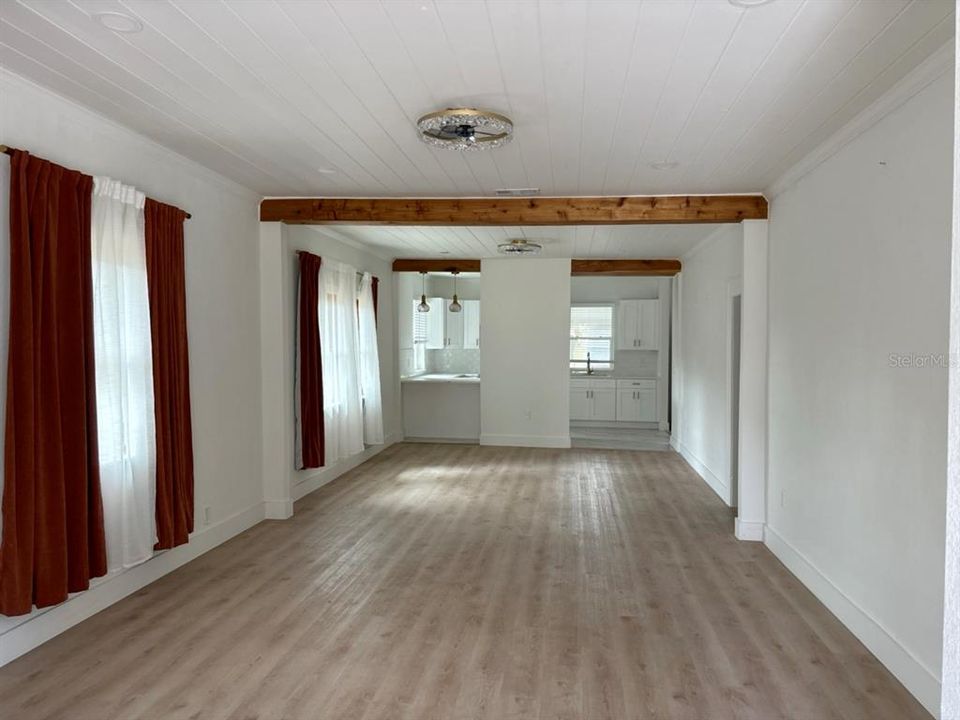 На продажу: $369,900 (3 спален, 2 ванн, 1461 Квадратных фут)