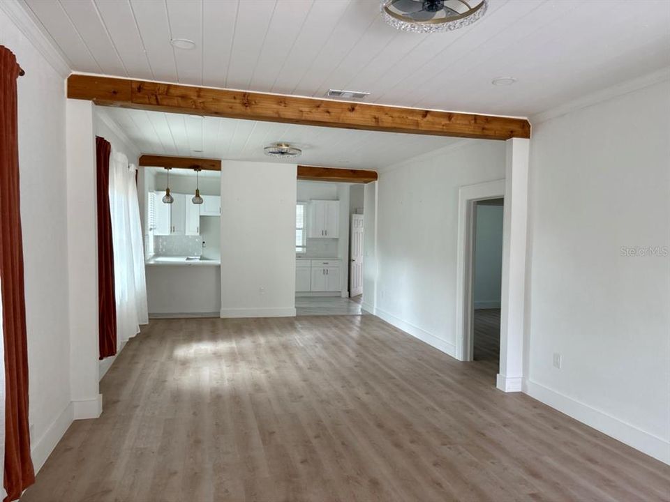 На продажу: $369,900 (3 спален, 2 ванн, 1461 Квадратных фут)