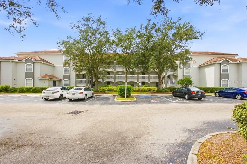 For Rent: $1,400 (1 beds, 1 baths, 861 Square Feet)
