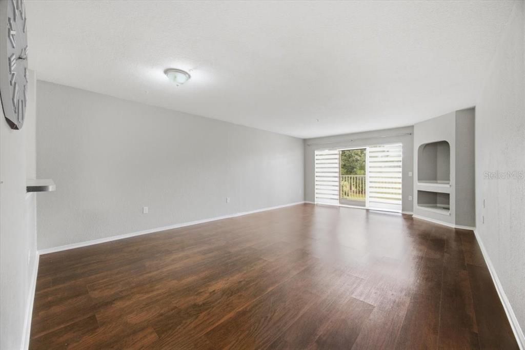 For Rent: $1,400 (1 beds, 1 baths, 861 Square Feet)