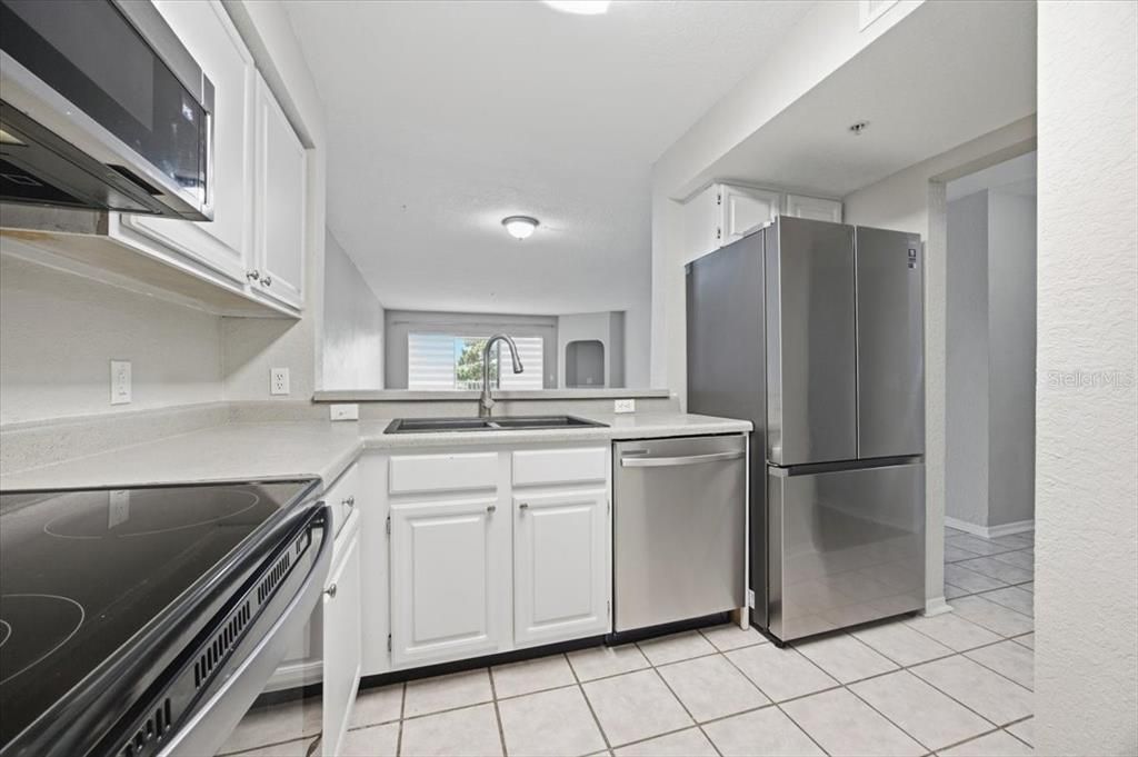 For Rent: $1,400 (1 beds, 1 baths, 861 Square Feet)
