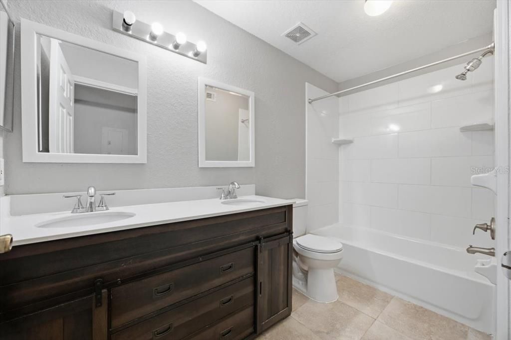 For Rent: $1,400 (1 beds, 1 baths, 861 Square Feet)