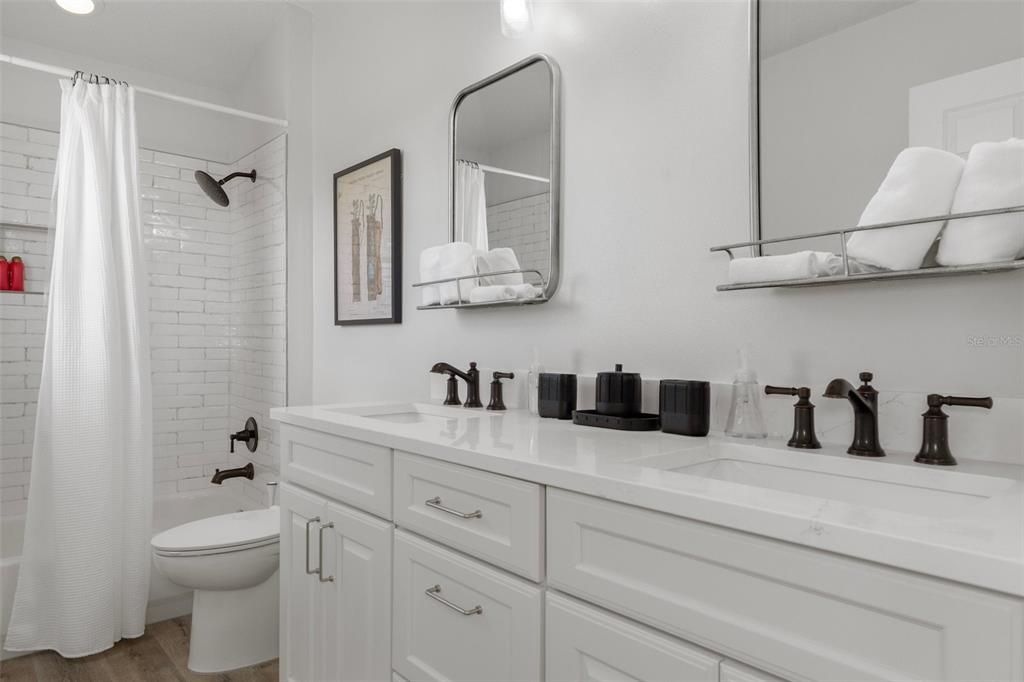 For Sale: $495,000 (2 beds, 2 baths, 1296 Square Feet)