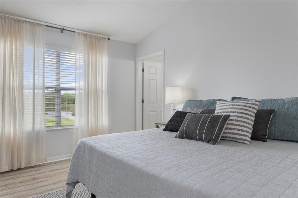 For Sale: $495,000 (2 beds, 2 baths, 1296 Square Feet)