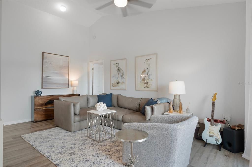 For Sale: $495,000 (2 beds, 2 baths, 1296 Square Feet)