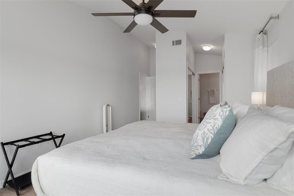 For Sale: $495,000 (2 beds, 2 baths, 1296 Square Feet)