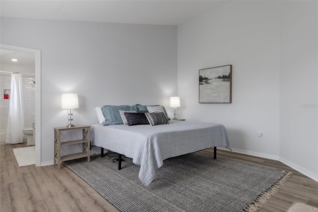 For Sale: $495,000 (2 beds, 2 baths, 1296 Square Feet)