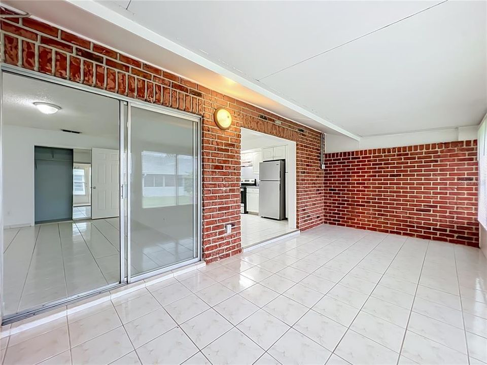На продажу: $224,900 (2 спален, 2 ванн, 1031 Квадратных фут)