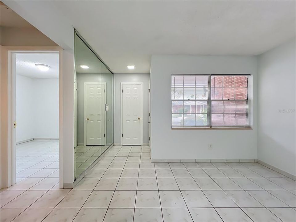 На продажу: $224,900 (2 спален, 2 ванн, 1031 Квадратных фут)