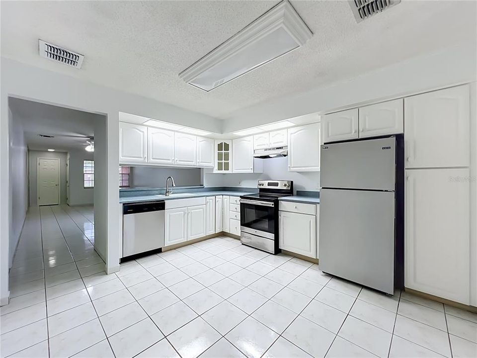На продажу: $224,900 (2 спален, 2 ванн, 1031 Квадратных фут)