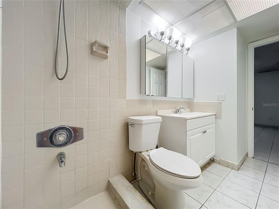 На продажу: $224,900 (2 спален, 2 ванн, 1031 Квадратных фут)
