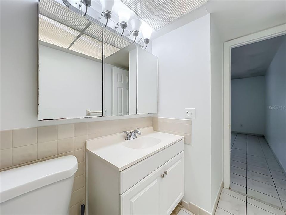 На продажу: $224,900 (2 спален, 2 ванн, 1031 Квадратных фут)