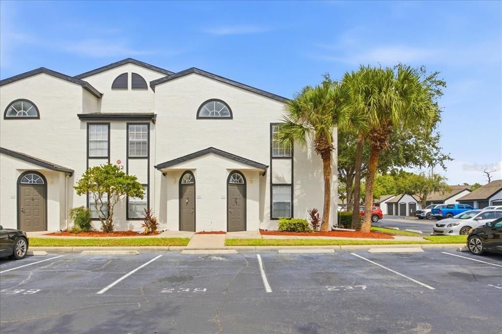 For Rent: $1,450 (1 beds, 1 baths, 834 Square Feet)
