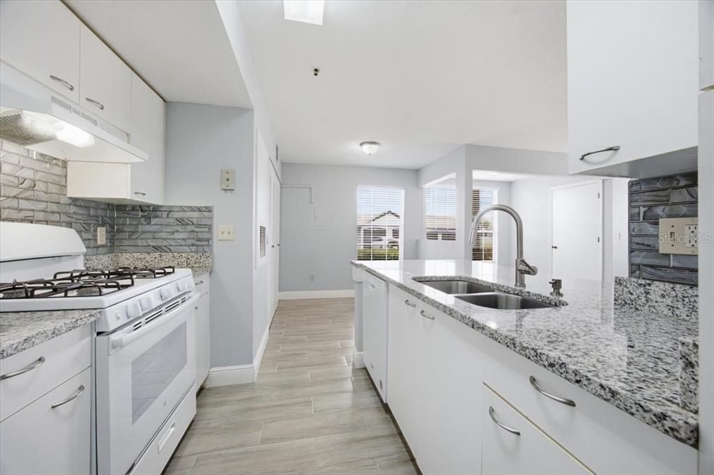 For Rent: $1,450 (1 beds, 1 baths, 834 Square Feet)