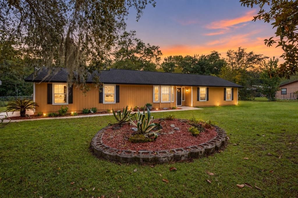 En Venta: $289,000 (3 camas, 2 baños, 1382 Pies cuadrados)