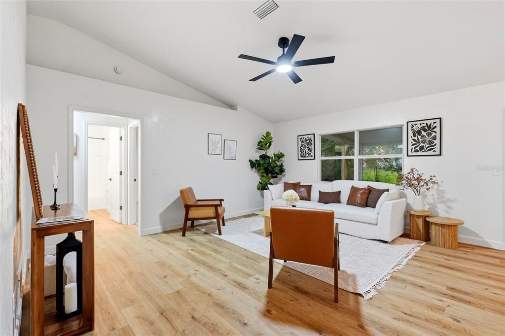 En Venta: $319,900 (4 camas, 2 baños, 1596 Pies cuadrados)