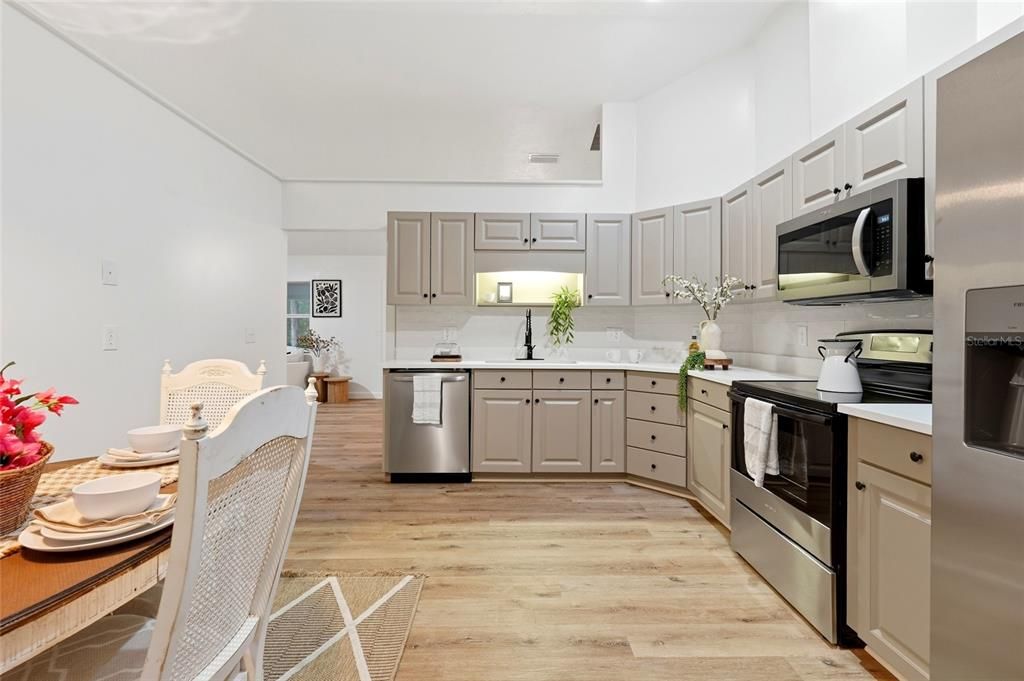 En Venta: $319,900 (4 camas, 2 baños, 1596 Pies cuadrados)