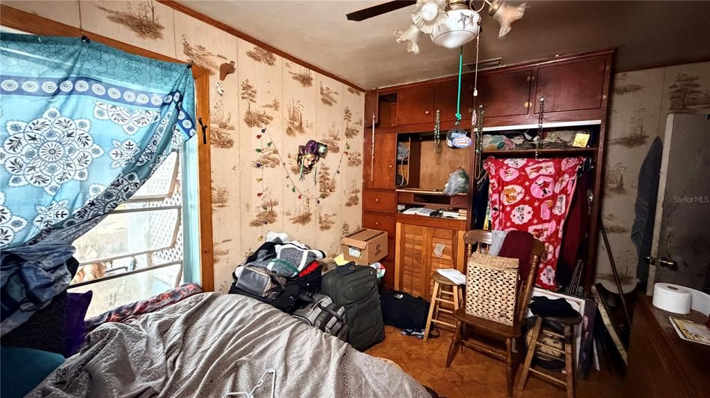 For Sale: $69,900 (2 beds, 1 baths, 1200 Square Feet)