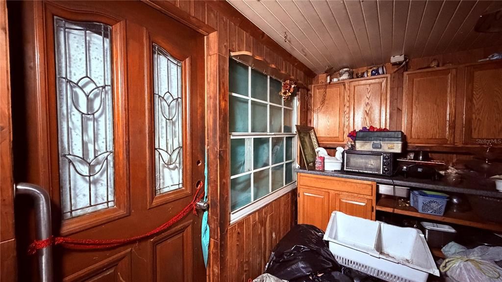 For Sale: $69,900 (2 beds, 1 baths, 1200 Square Feet)