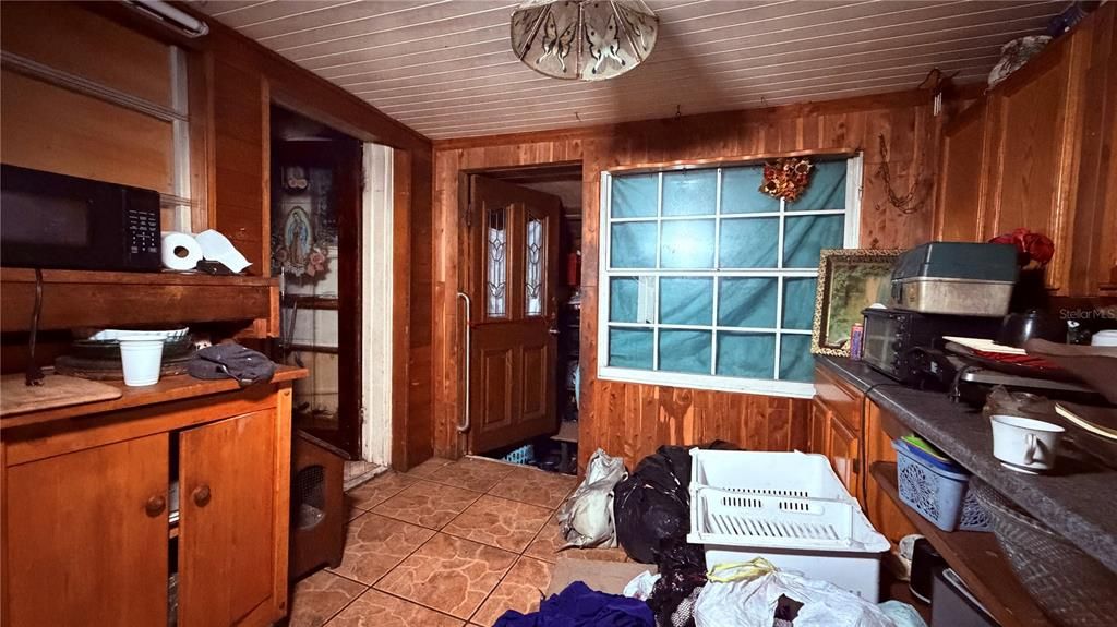 For Sale: $69,900 (2 beds, 1 baths, 1200 Square Feet)